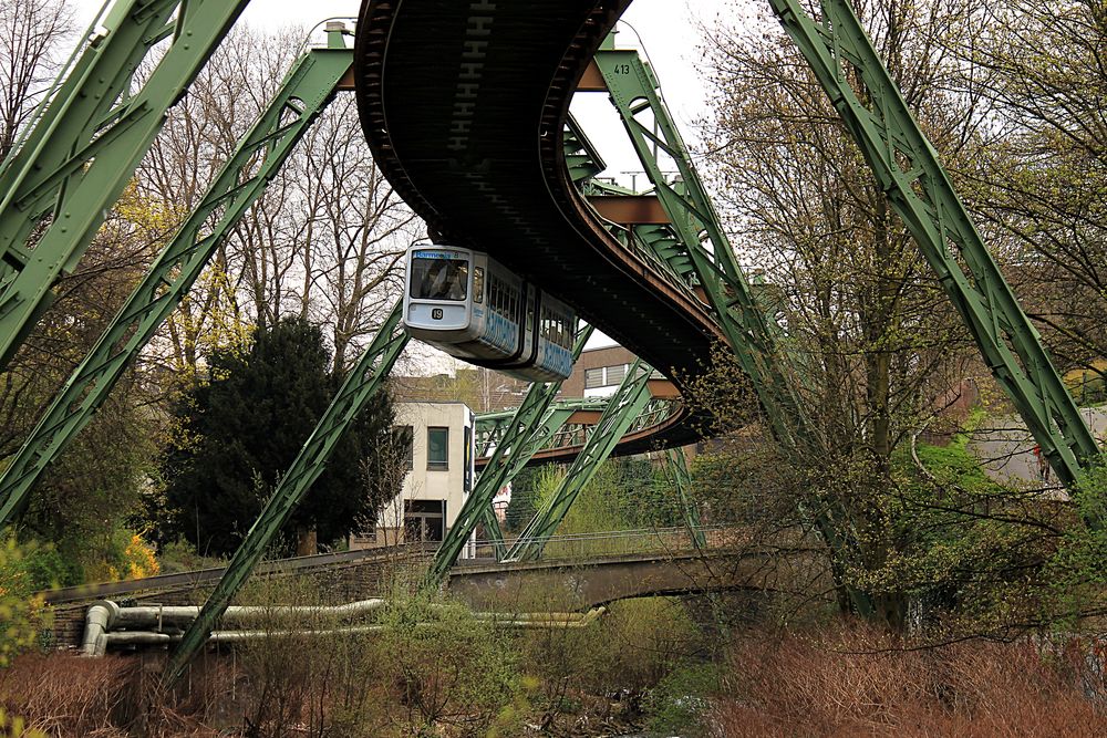 Über die Wupper gehangen