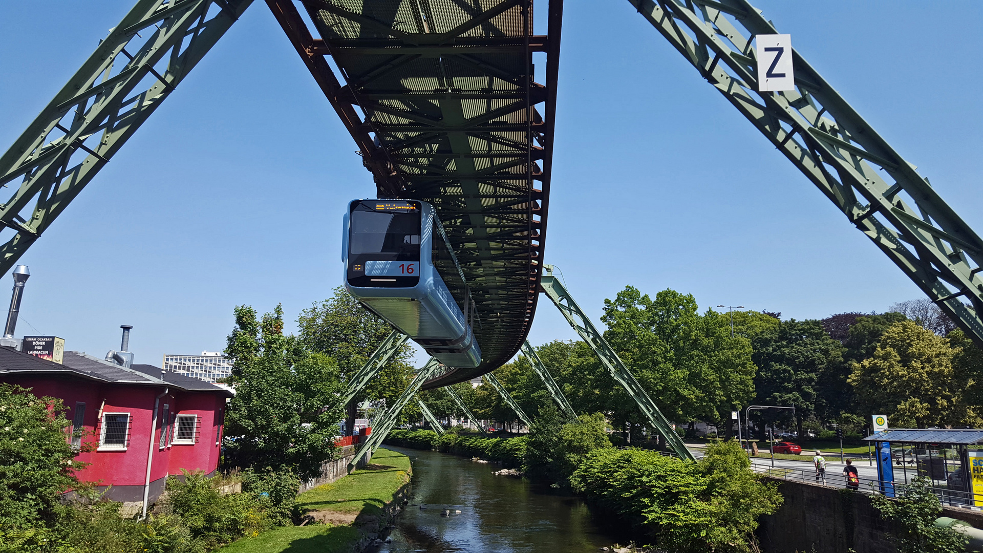 Über die Wupper geschwebt...