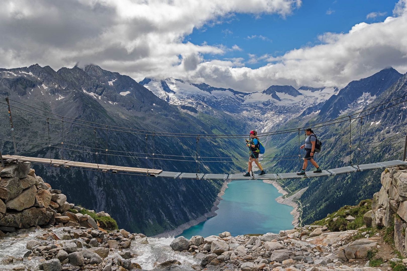 über diese Brücke