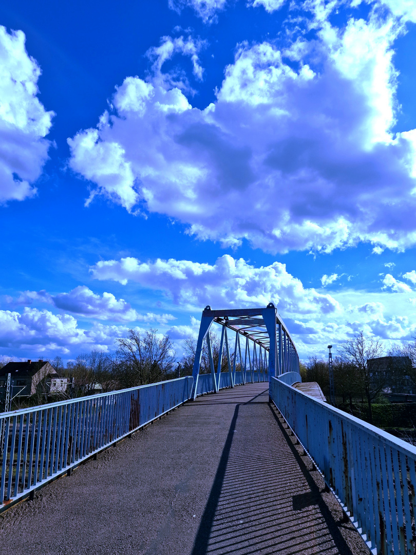 Über diese Brücke... 