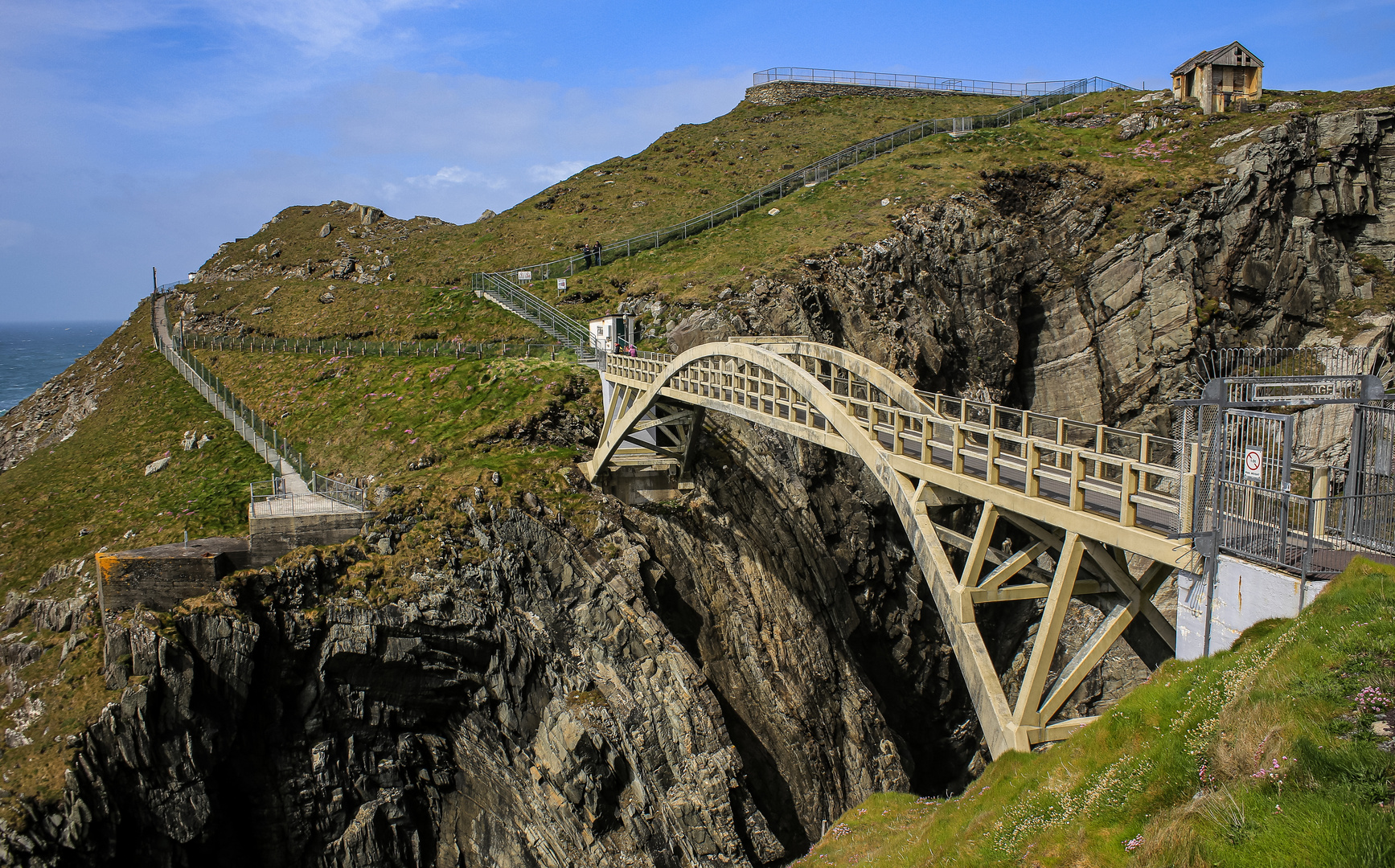 Über diese Brücke....