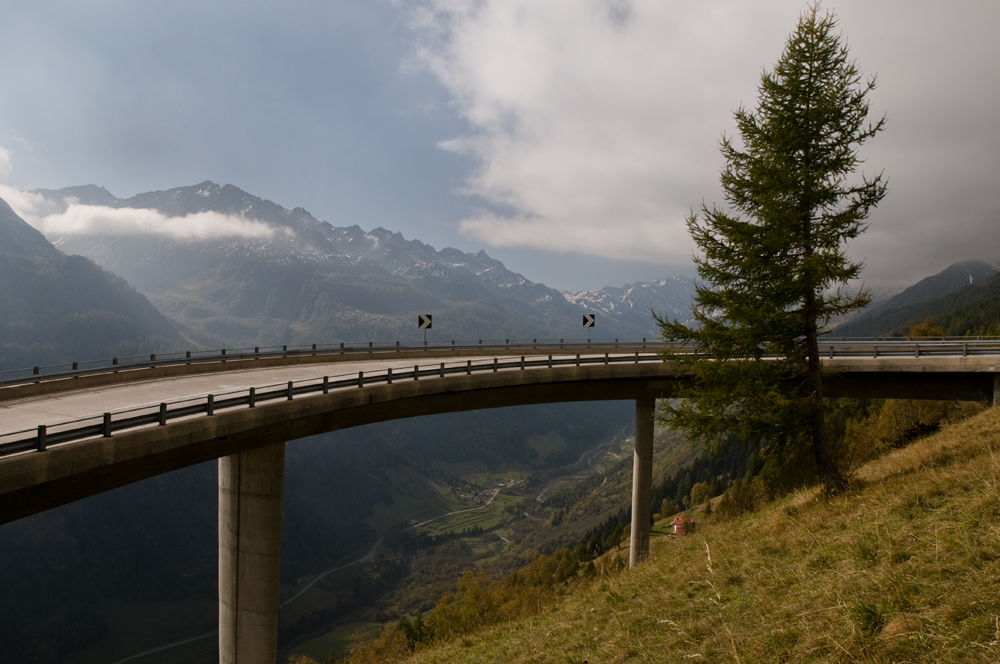Über diese Brücke muss man Fahren, um auf den St. Gotthard Pass zu gelangen.
