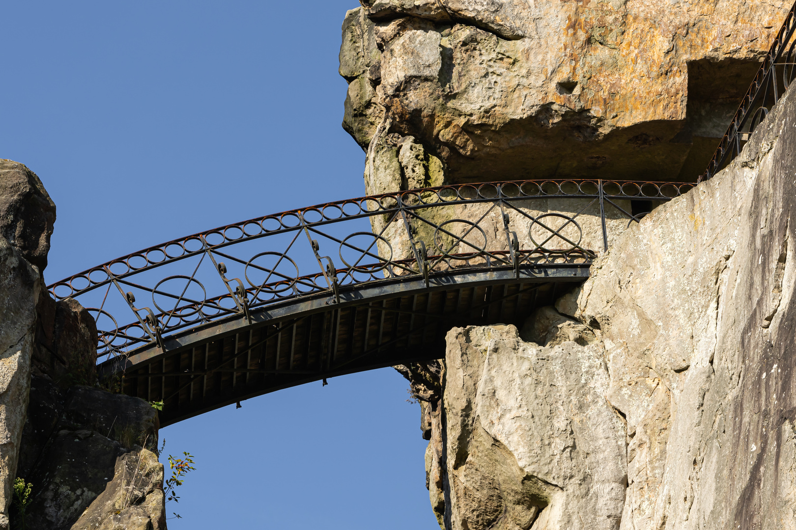 Über diese Brücke musst du gehen...