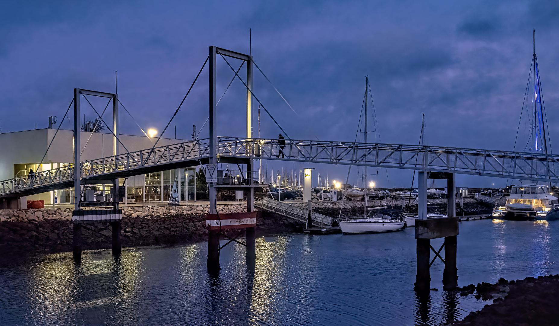  Über diese Brücke musst du gehen… 