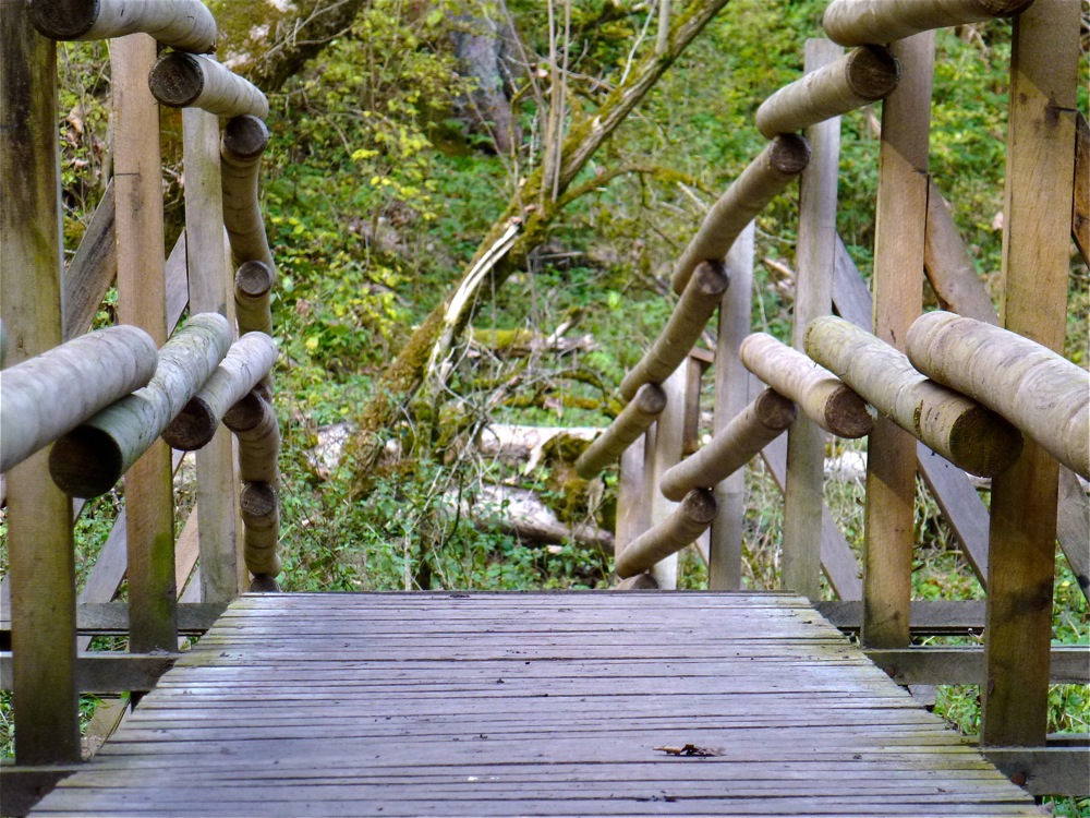 Über diese Brücke musst du geh'n