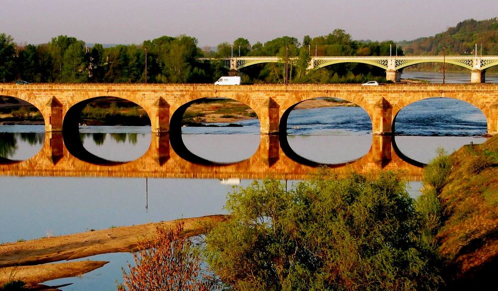 ...über diese Brücke musst du geh'n