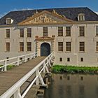 Über diese Brücke mußt Du gehn ... ins Schloß der Herrlichkeit Dornum (Ostfriesland)