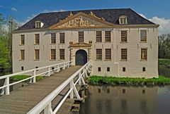 Über diese Brücke mußt Du gehn ... ins Schloß der Herrlichkeit Dornum (Ostfriesland)