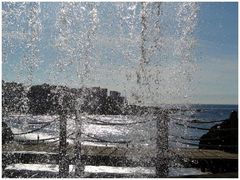 Über diese Brücke mußt du gehn, unter diesem Wasserfall stehn und den Glanz des Wassertanzes sehn.