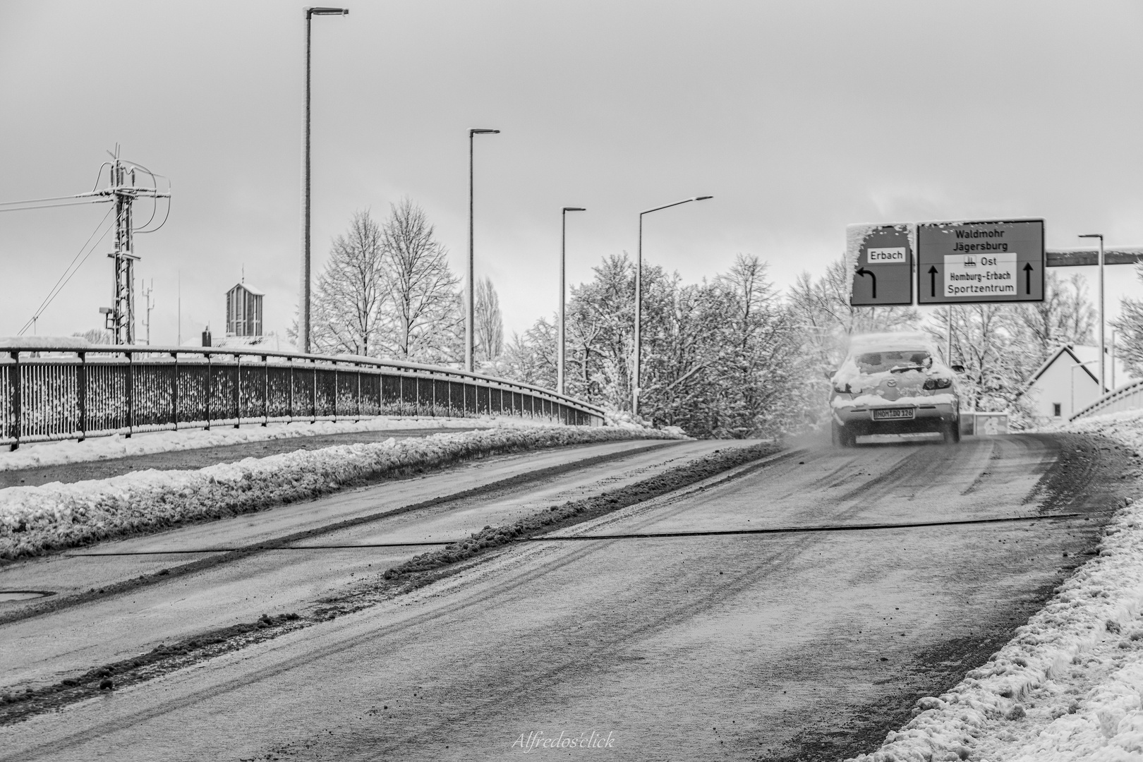 Über dieser Brücke musst Du Fahren