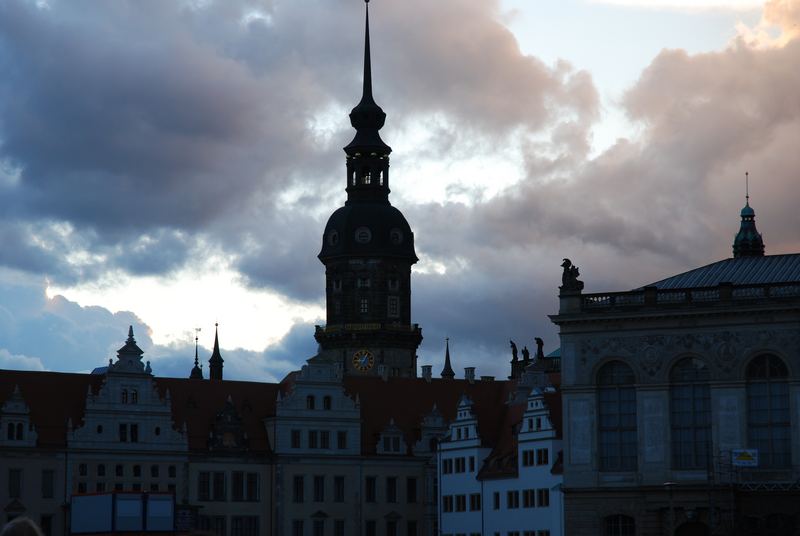 Über Dresden braut sich etwas zusammen