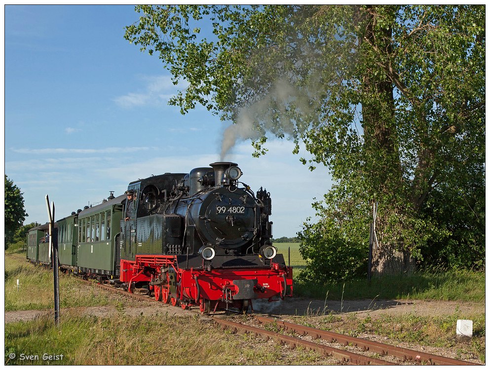 Über einen Bahnübergang hinter Mesendorf