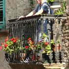 Über einer Gasse in Montepulciano (Italien)