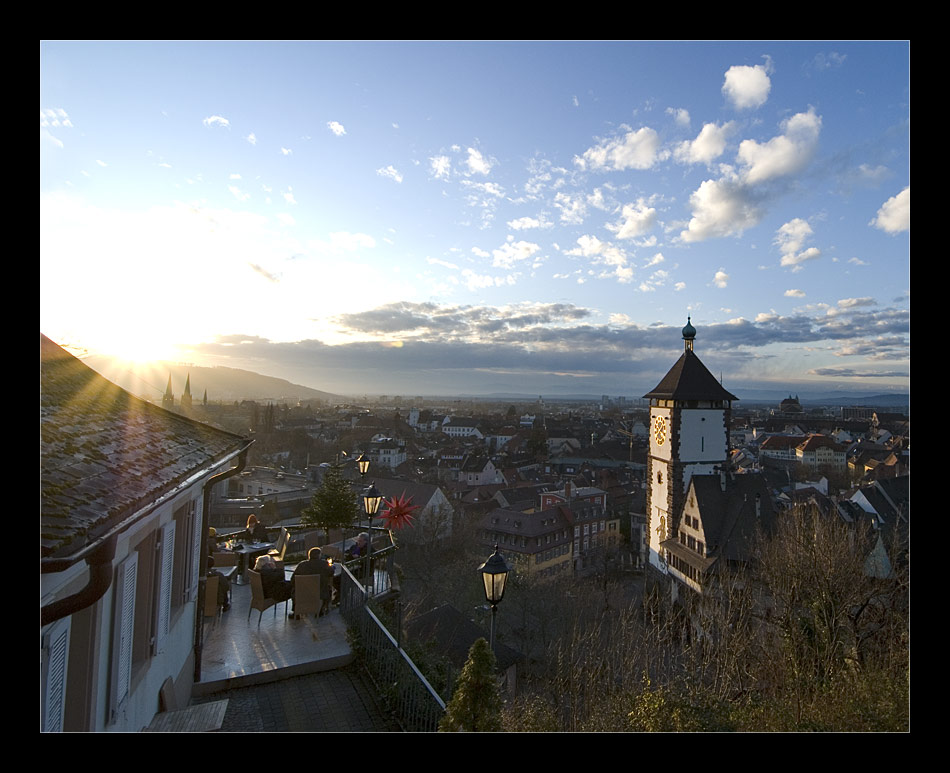 Über Freiburgs Dächern