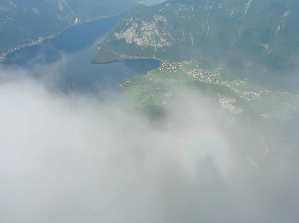 Über Hallstatt im Nebel