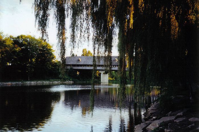 Über jeden Bach führt eine Brücke