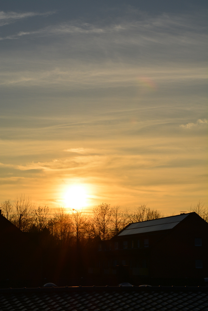 Über Kamens Dächern... Sonnenuntergang im Frühjahr