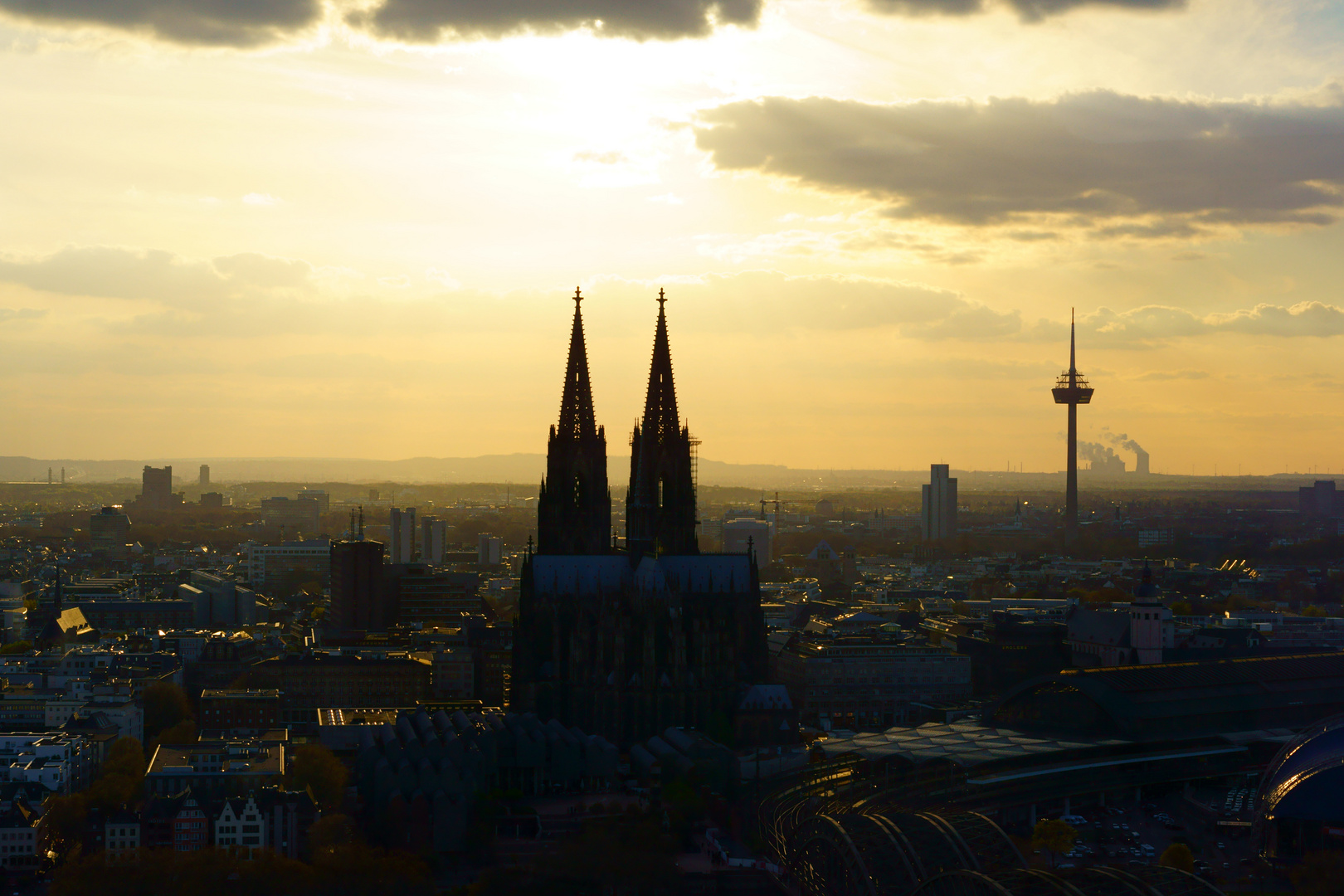 Über Köln lacht die Sonne