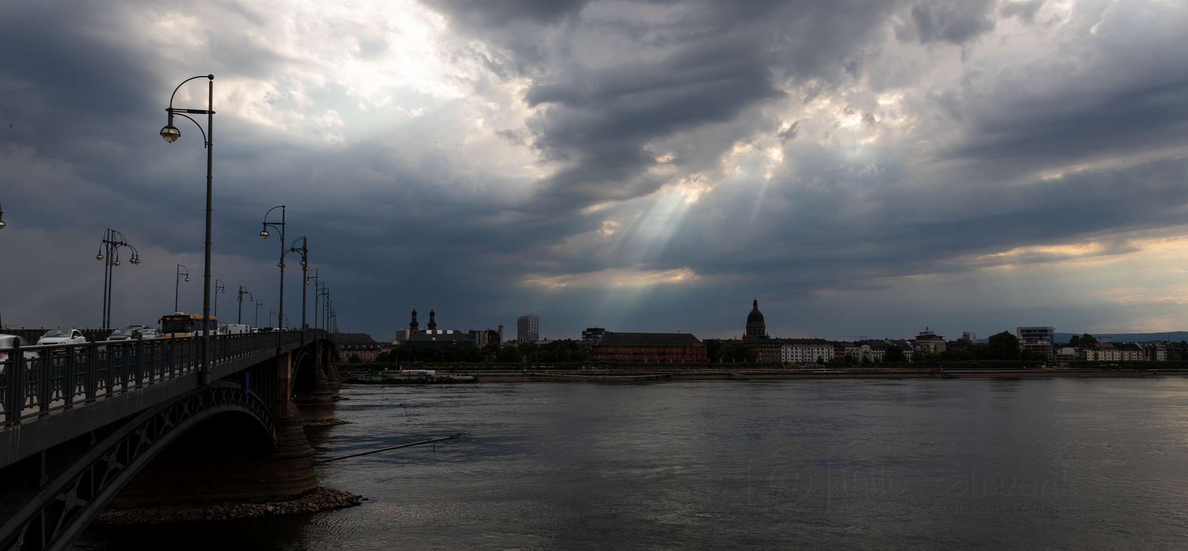 über Mainz scheint die Sonne (1)