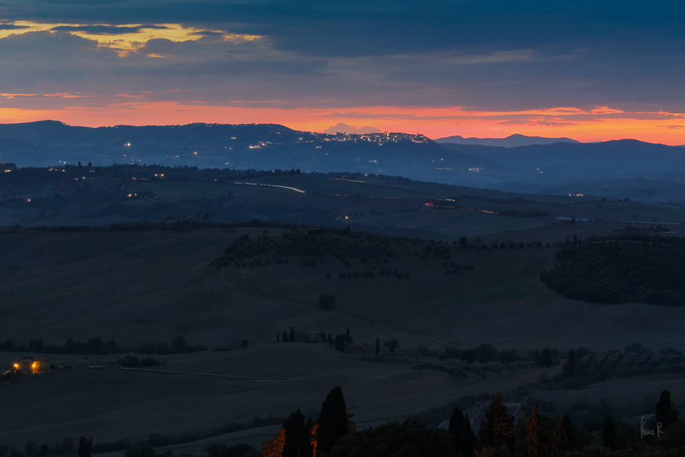 Über Montepulciano 'brennt' der Himmel.