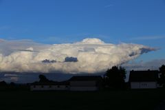 Über (oder unter) den Wolken.....muss die Freiheit wohl grenzenlos sein