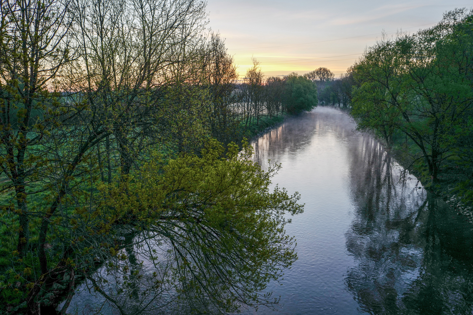 Über ruhigem Wasser