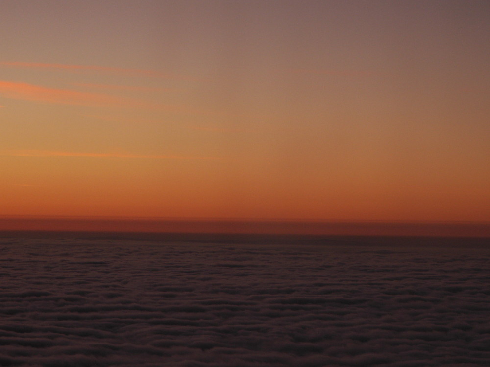 über und zwischen den wolken nr. 2 mit sonnenaufgang