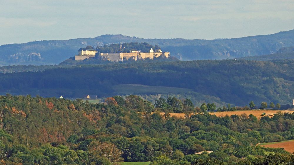 Über viele Kilometer Entfernung kann man von Maxen aus auf der Festung Königstein...