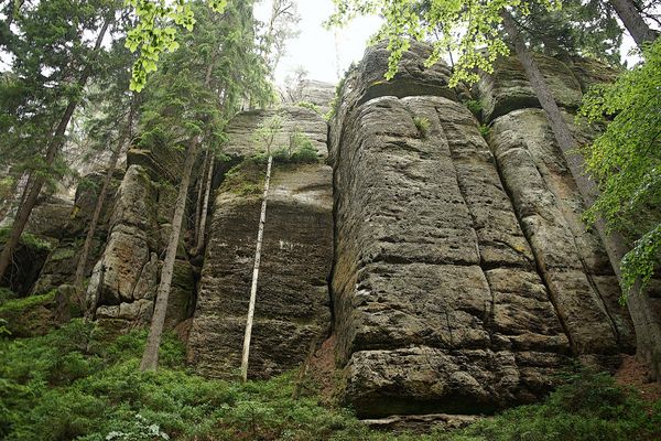 Überall liegen Klamotten rum