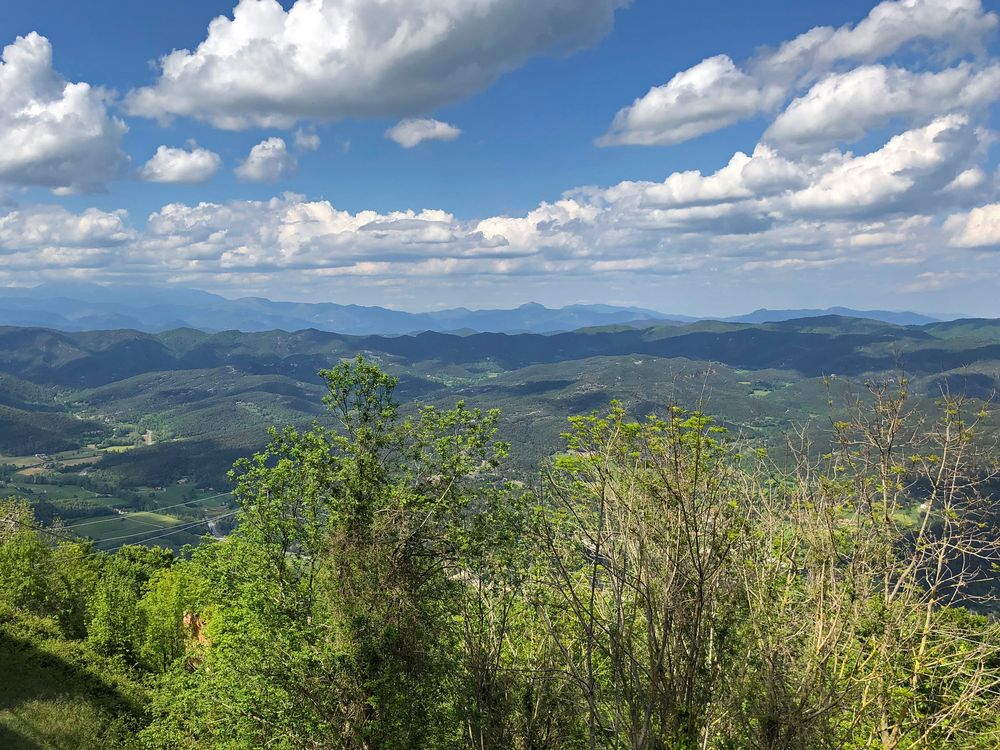 Überblick über La Garrotxa im Frühling