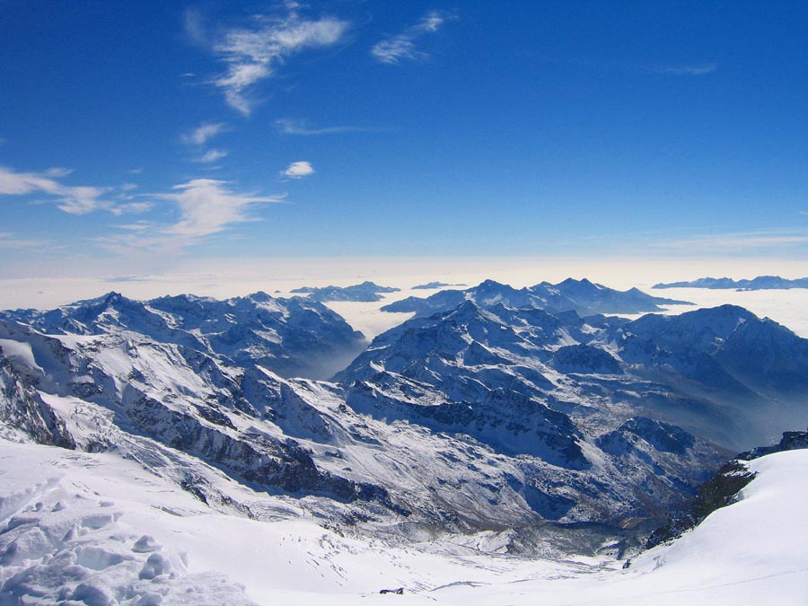 Überblick vom Gipfel des Breithorn