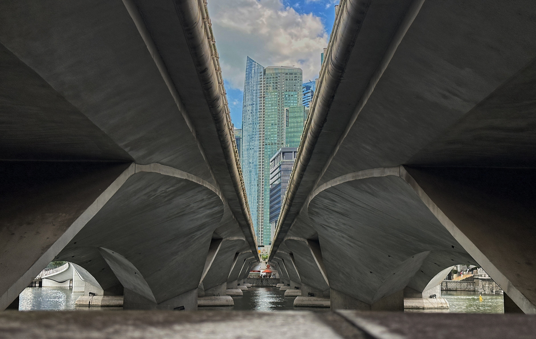 überbrückt ... (Singapur)