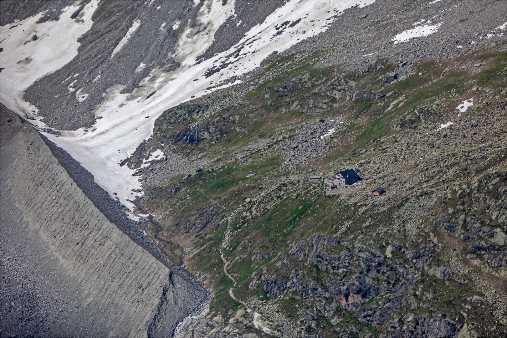 Überflug der Bovalhütte …