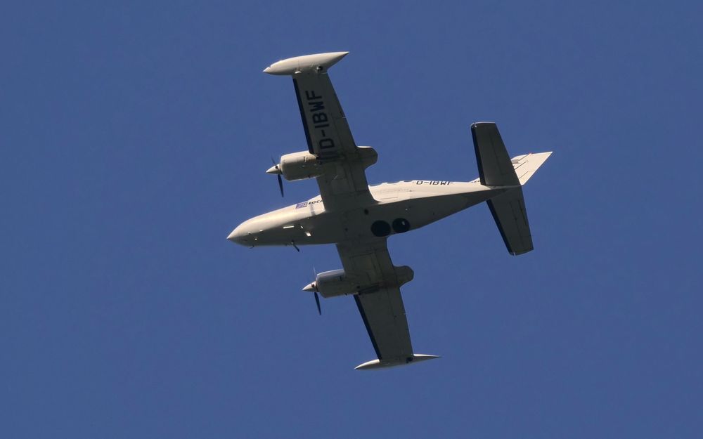 Überflug einer Cessna 402B