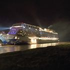 Überführung der “Norwegian Escape“ auf der Ems am 18.09.2015 in Leer