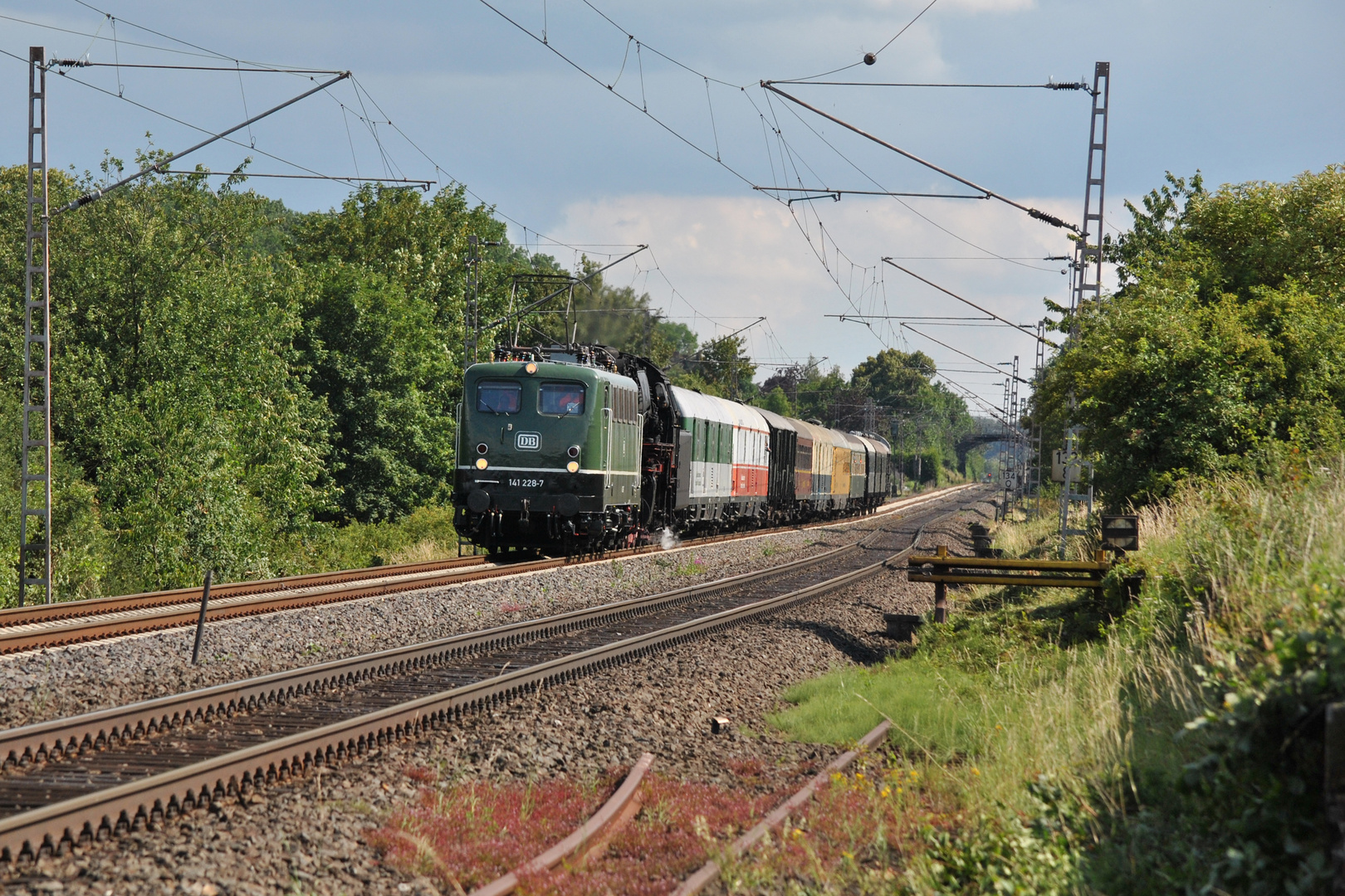 Überführung des MoBaTrains und 23 042 nach Altenbeken