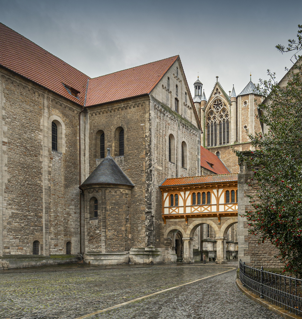 Übergang zwischen Burg und Dom