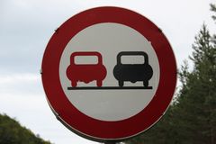 Überholverbot für brötchenförmige Autos