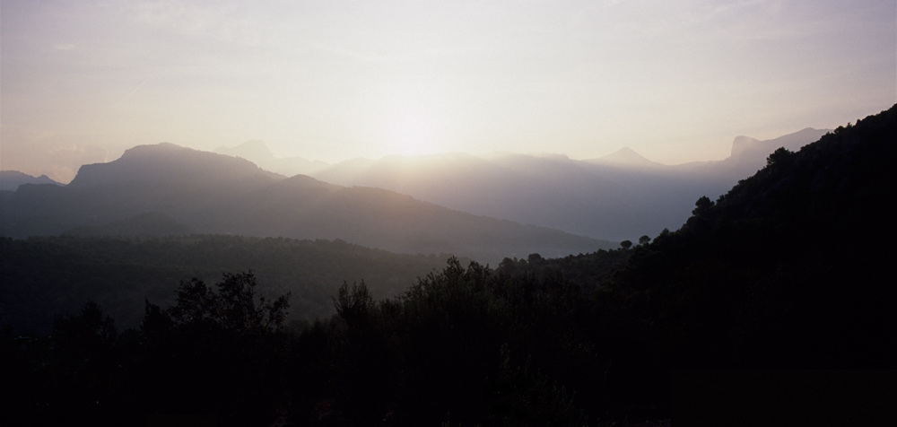 Überirdisch - Morgendlicher Blick von den Bergen um Port Soller auf die Tramuntana