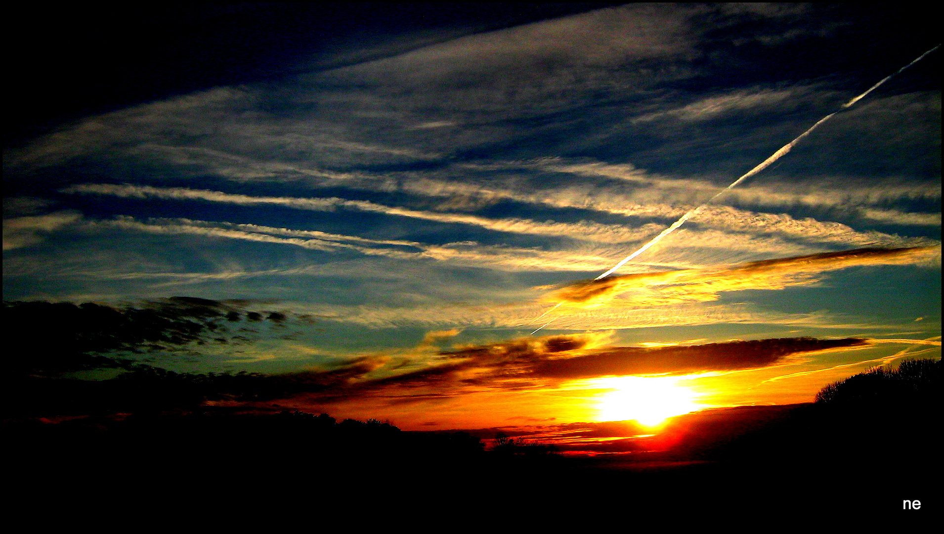 ÜBERKANDIDELTER SONNENUNTERGANG