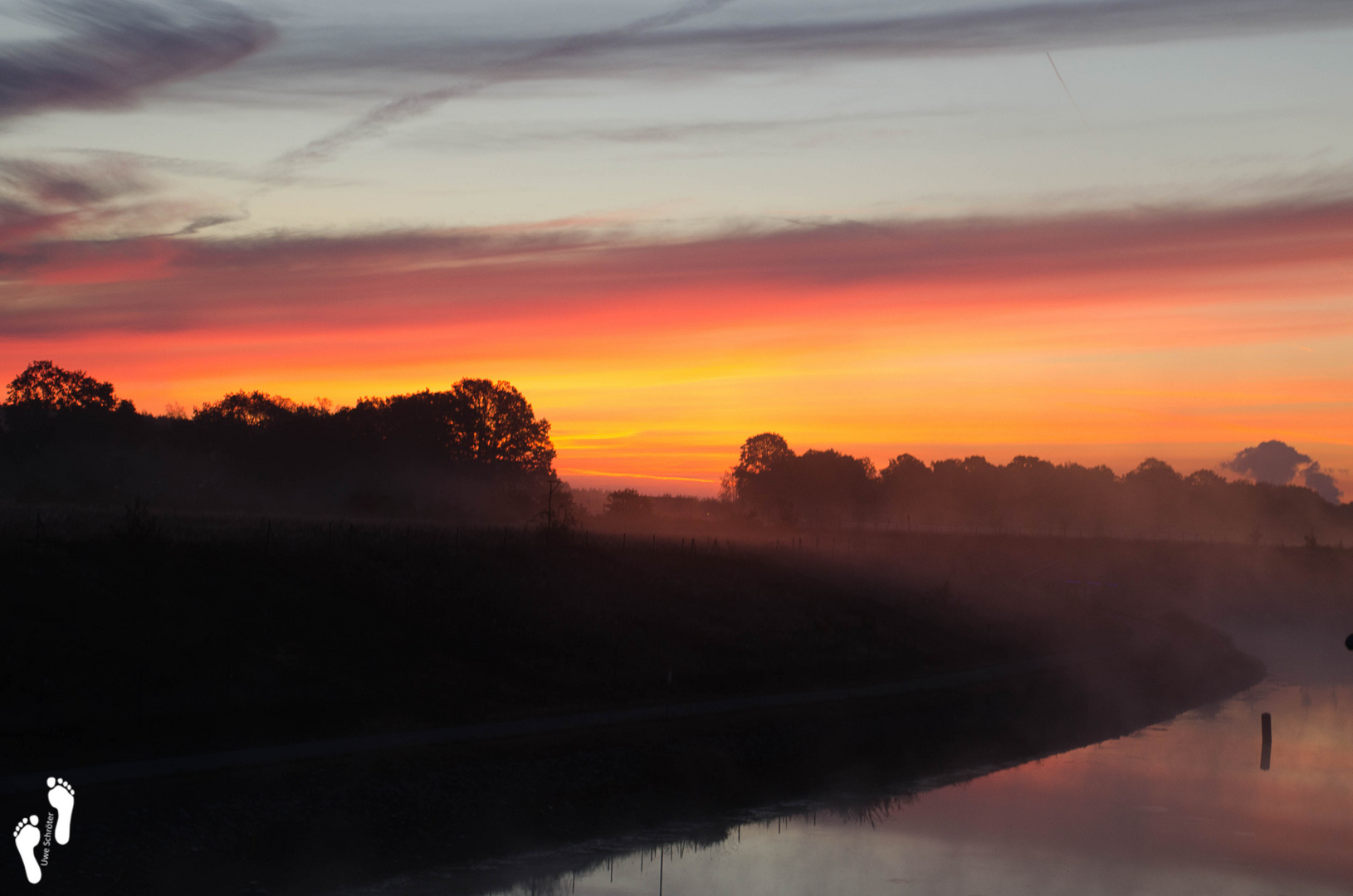 Überläufer im herbstlichen Morgengrauen