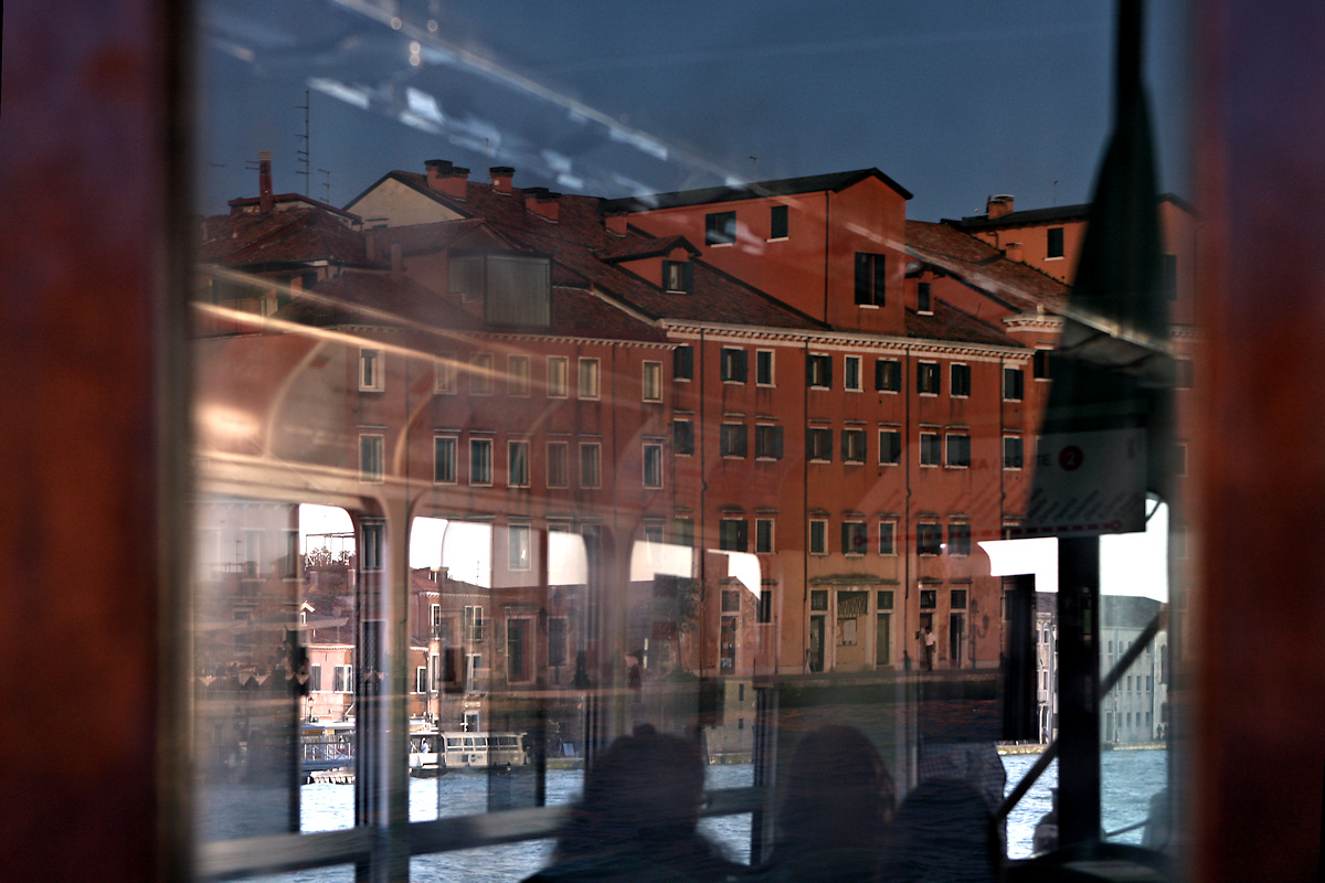 Überlagerung - in Venedig mit dem Vaporetto unterwegs