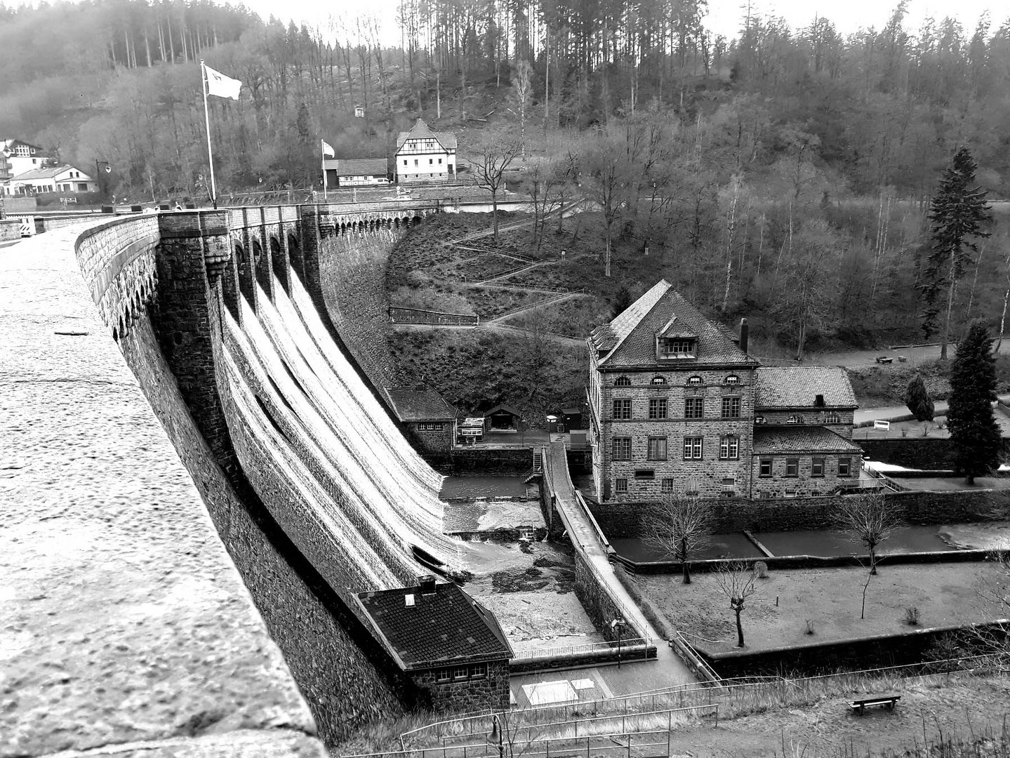 Überlauf Diemelsee Sperrmauer