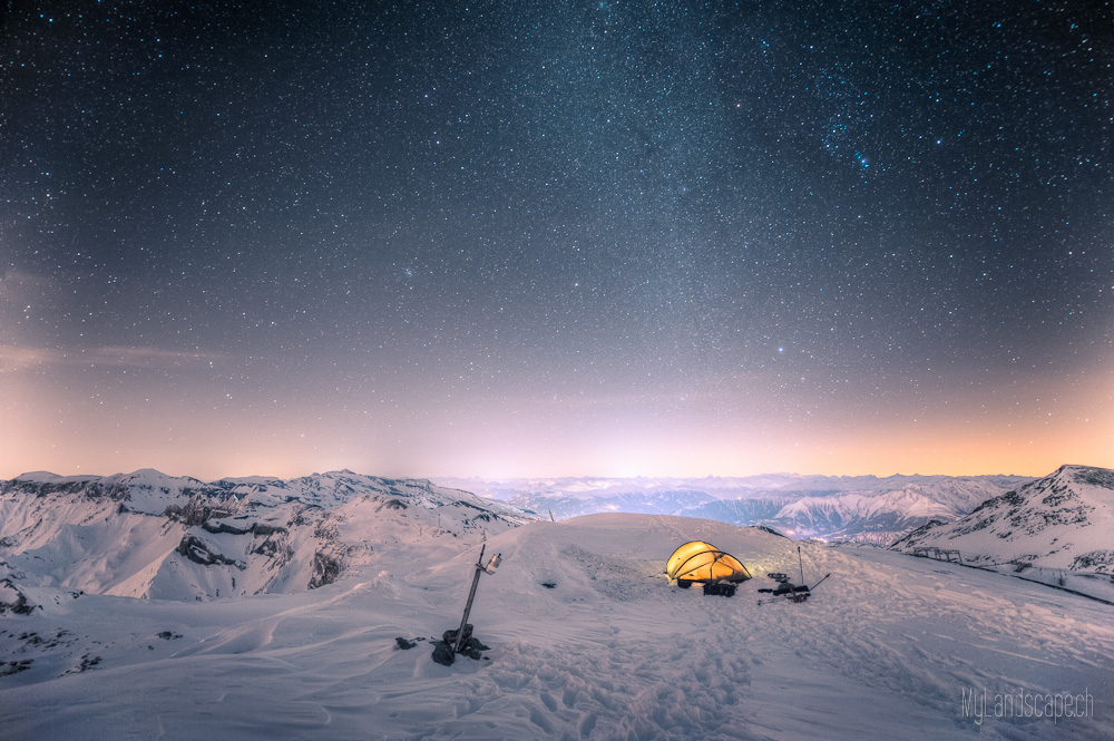 ^ Überlebenskampf auf 3000m: Nacht, Morgen und Abstieg ^