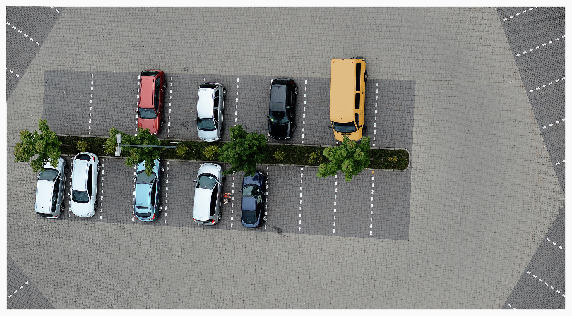 Überm Parkplatz von beim ALDI