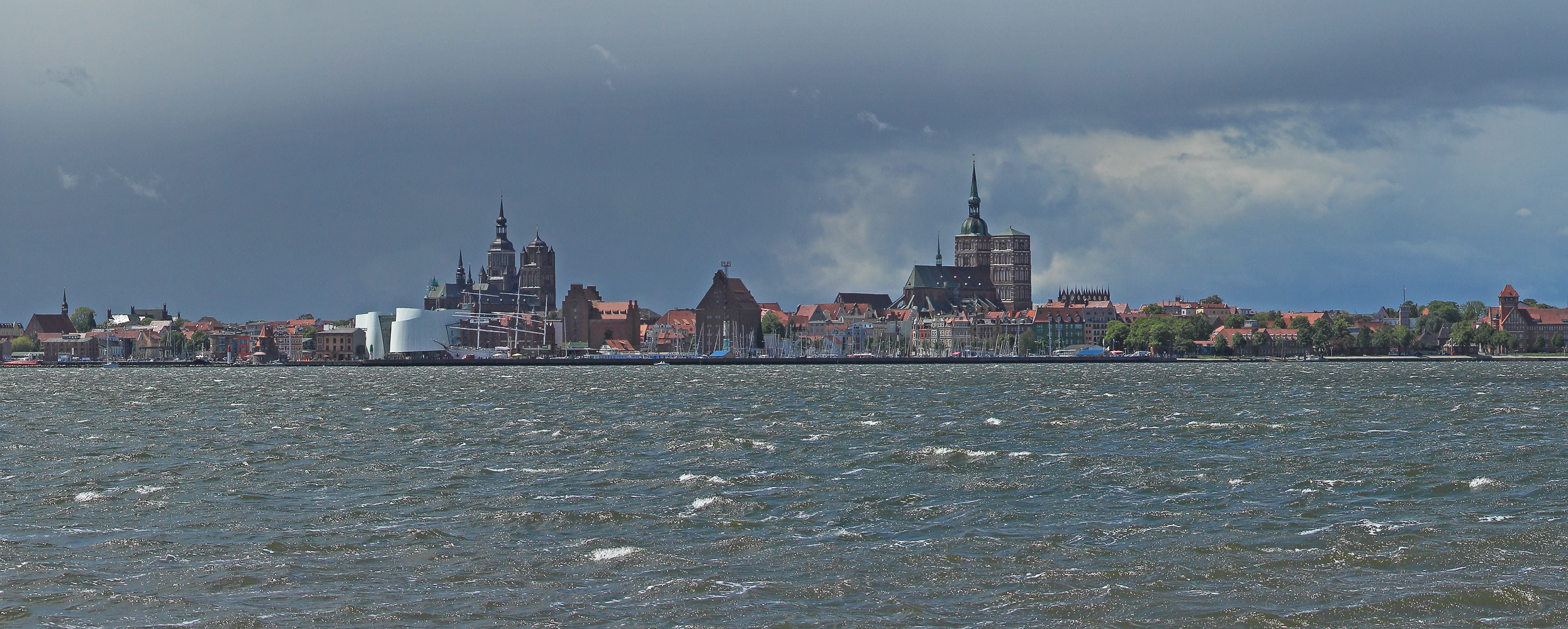 Überm Strelasund die alte Hansestadt Stralsund