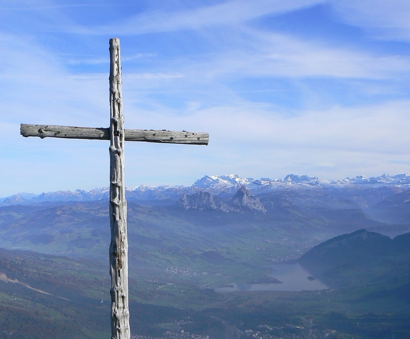 überragendes Kreuz