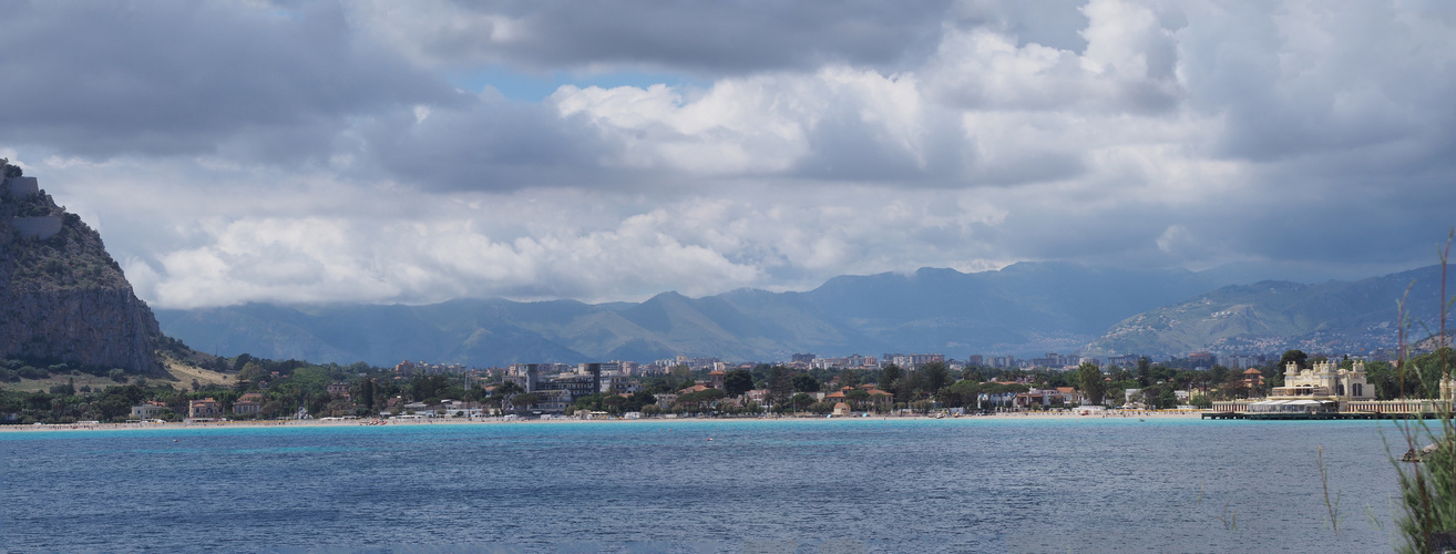 Über`s  Meer auf Mondello geschaut 