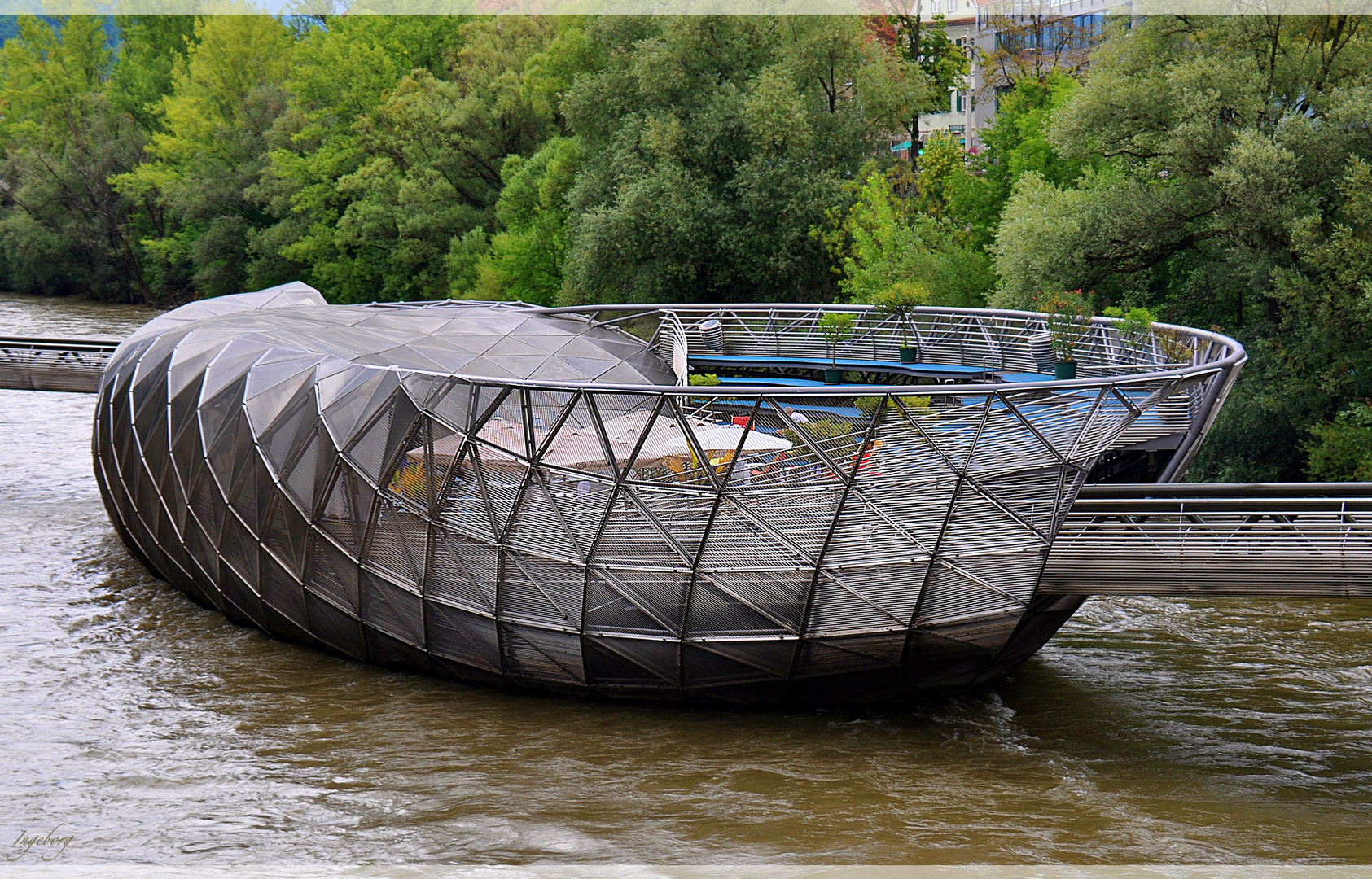 übers Wasser wandeln