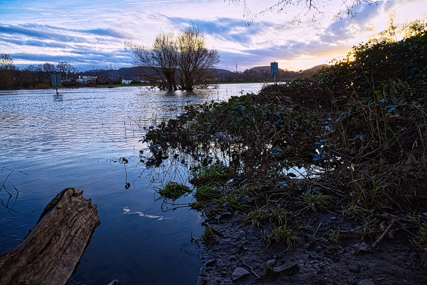  Überschwemmung am See